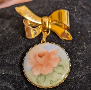 VINTAGE HAND-PAINTED BROOCH